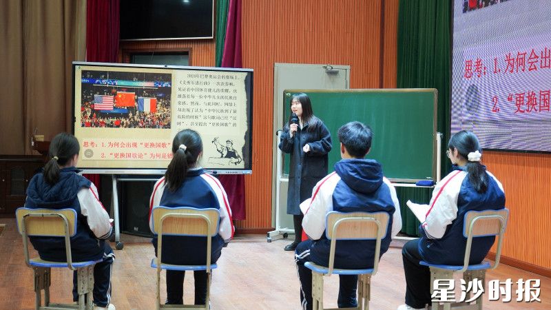 ͼΪ����΢˼��չʾ�����й��辫�񣺷ܽ������˼���С���