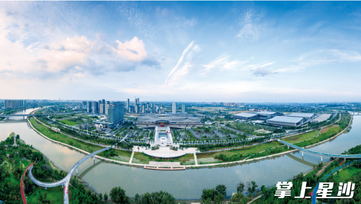 浏阳河畔,会展崛起,现代产业的交响、幸福生活的回响生生不息。邹麟 摄 浏阳河畔,会展崛起,现代产业的交响、幸福生活的回响生生不息。邹麟 摄