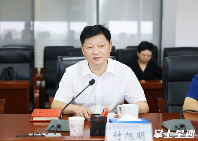 付旭明在签约仪式上讲话。 付旭明在签约仪式上讲话。