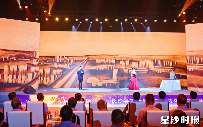 中秋联谊会现场。曾诗怡 摄 中秋联谊会现场。曾诗怡 摄