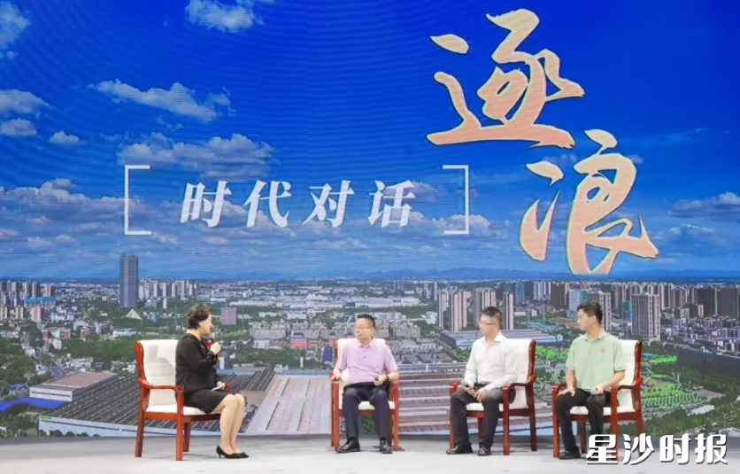 中秋联谊会现场。舒展 摄 中秋联谊会现场。舒展 摄