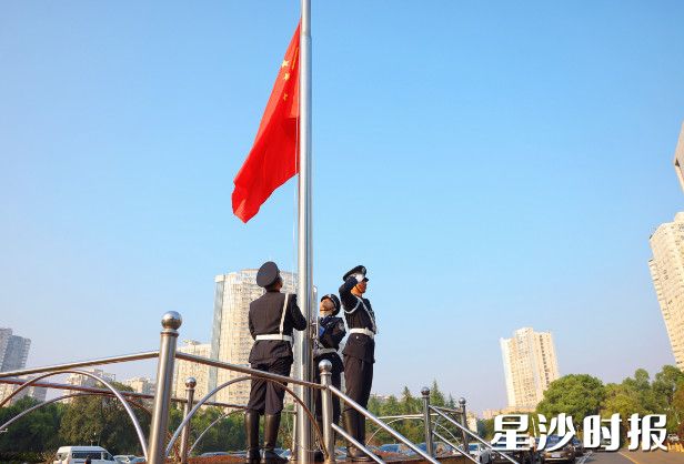 ɳؾׯϵʽףй76ꡣΪʫ 