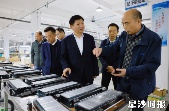 付旭明在长沙一派直驱科技股份有限公司调研。均为曾诗怡 摄